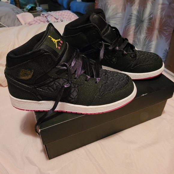 Jordan sneakers - Picture 2 of 4